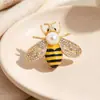 Broche Anti-correr Abelha Alfinete de Segurança Anti-gotejamento de Óleo para Roupas Pino com Fivela de Pérola de Alta Qualidade Acessórios para Roupas Artefato para Apertar a Cintura