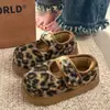 Sapatos femininos fofos e peludos, novos sapatos de algodão de inverno com velcro, versáteis para o uso diário, forrados com pelúcia, pantufas quentes de algodão para neve