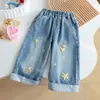 Conjunto Jeans com Camiseta Manga Longa Estilo Desenho Animado Fofo Duas Peças Falsas para Meninas Outono 2026 Conjunto Casual Elegante de Duas Peças