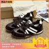 Zapatos de mujer elegantes y atractivos, nueva colección primavera/otoño 2026, zapatillas casuales planas versátiles, un estilo de zapato de entrenamiento alemán súper popular