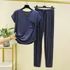 Conjunto de casa leve de verão plus size, modelagem solta, em modal, para mulheres, com top de manga curta e bolso em V e calça comprida, conjunto versátil de duas peças para usar ao ar livre