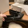 Sapatos Mary Jane de Camélia Francesa Femininos 2026 Outono Novo Estilo Pequeno Estilo Chanel Acolchoado de Diamante Bloco de Cor Sapatos de Salto Único para o Trabalho