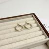 Aretes Casuales de Estilo Frío Metal Mate Aguja de Plata 925 Lujo Accesible Retro Moda de Alta Gama Aretes Elegantes