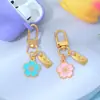 Llavero Colgante de Flor de Cerezo de Metal Estilo Japonés para Niñas, Encanto de Flor Linda para Bolso, Decoración para Estuche de Auriculares Regalo