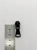 Cabeça de zíper de fábrica em estoque Não. 3 Não. 5 platina eletroforese nylon base trava cabeça cursor puxador zíper atacado