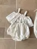 Macacão de Bebê com Alça Curta Estilo Coreano Floral Sem Manga para Meninas Cor Sólida Fofo Triângulo Macacão de Engatinhar