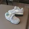 Otoño 2026 Nueva Moda Zapatos de Patinaje para Niños Unisex Malla Ligero Zapatos de Entrenamiento Alemanes Transpirables Casuales Zapatos Forrest Gump Modernos