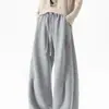 Calça de moletom casual masculina cinza mescla de peso pesado com bordado, marca trendy nova de outono 2026, calça esportiva de perna reta larga e curva