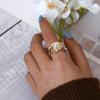 Anillo de venta caliente transfronterizo, anillo de personalidad simple de lujo ligero europeo y americano, anillo de dedo índice de perla abierto con hoja femenina