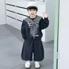 Conjunto de Otoño para Niños: Conjunto de Sudadera con Capucha tipo Capa y Pantalones de Chándal, Nuevo Estilo Coreano 2026 Conjunto de Dos Piezas Moderno, Holgado y a la Moda para Niños