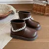 Sapatos de couro infantis 2026 primavera e outono nova moda botas de couro de cor sólida para meninas estilo britânico Mary Jane sapatos de solado único estilosos