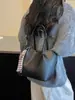 2026 nova bolsa de ombro transversal tote balde feminina de grande capacidade para o dia a dia, transfronteiriça, moderna, simples e elegante