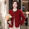 Traje elegante para mãe, casaco curto de lã estilo Chanel para mulheres, outono e inverno de 2026, top curto vermelho para sogra em banquete de casamento
