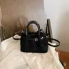 Lujo discreto de alta gama, diseño de nicho, bolso de mano de gamuza con detalles plisados, nueva colección otoño/invierno 2026 para mujer, bolso de hombro o bolso cruzado