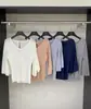 Camiseta de punto de manga larga suelta y amplia con cuello en V y manga de campana estilo francés, para mujer, nueva colección de otoño, top de punto de alta gama adelgazante