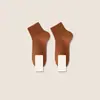 Calcetines blancos y negros para hombres y mujeres, calcetines de media pantorrilla para primavera y otoño, calcetines de algodón transpirables de color liso, calcetines deportivos para parejas, calcetines cortos de verano al por mayor