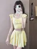Biquíni Amarelo Duas Peças Feminino 2026 Novo Sensação de Alto Padrão Estilo Saia Dividida Emagrecedor Roupa de Banho Férias Roupa de Banho Estudante Feminina