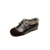 Sapatos Rasos Redondos Retro com Costura em Camurça Estilo Britânico Fivela de Cinto Versáteis Sapatos Pequenos de Couro
