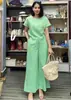 2023 Sudeste Asiático, Europa y Estados Unidos Conjunto de Traje Cruzado de Color Puro de Manga Corta Elegante de Dos Piezas para Viajes de Negocios para Mujeres Venta al por Mayor Estilo Sencillo