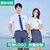 Homens e mulheres com a mesma camisa de verão de manga curta com decote em V, roupa de trabalho formal para negócios da empresa, camisa de trabalho com logotipo bordado