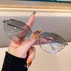 Gafas de sol de moda estilo coreano con montura ojo de gato Se pueden combinar con monturas de gafas ultraligeras Gafas de sol con protección solar de alambre dorado de borde fino metálico