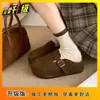 Medias Pantuflas Cerradas Casuales Retro de Suela Gruesa para Mujer, Adecuadas para Usar al Aire Libre, Nuevas Zapatillas Cerradas Versátiles de Moda para Otoño e Invierno 2025