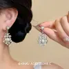 Pendientes de encaje hueco con cristales brillantes y perlas, estilo palacio, chic retro francés, elegantes y lujosos, pendientes versátiles y delicados