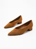 Venta al por mayor de fábrica Zapatos de gamuza retro franceses de un solo color Moda de otoño Punta fina Corte bajo Zapatos de trabajo para el día a día Mocasines sin cordones