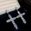 Pendientes de Cruz de Aguja de Plata Europeos y Americanos de Lujo para Mujer, Pendientes Largos Completos de Diamante, Pendientes Exagerados de Estilo Palacio de Lujo Ligero al por Mayor para Mujer
