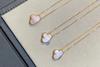 Colar V Trevo de Quatro Folhas Banhado a Ouro 18K Acessórios Femininos Versão Superior Madrepérola Branca Ouro Rosa Pingente Nicho Luxo Acessível