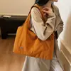Bolso de Hombro Nuevo Estilo Otoño e Invierno 2026, Ligero, Gran Capacidad, Bolso de Viaje y Trabajo Estilo Coreano, Bolso Tote de Nailon a la Moda