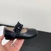 Zapatos de Rendimiento para Niñas de Principios de Otoño con Lazo de Cinta Acolchada 2026 Color Sólido Cuero Mate Estilo Británico Zapatos de Salón Venta al por Mayor