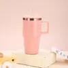 Taza de coche creativa transfronteriza de 20 oz con asa, taza aislada al vacío de acero inoxidable 304, taza portátil para exteriores con pajilla para uso en coche