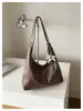 Bolso cruzado nuevo al por mayor para mujer, bolso de hombro versátil de cuero suave, bolso HOBO de gran capacidad para uso casual y diario
