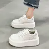 Zapatillas Blancas de Suela Gruesa con Trébol de Cuatro Hojas, Estilo Nuevo de Primavera y Otoño para Mujer, Zapatos Deportivos Casuales Bajos Versátiles que Aumentan la Altura