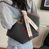 Bolso Transfronterizo de Gran Capacidad para Mujer Verano Versátil 2025 Nuevo Bolso de Hombro Casual Diseño Nicho Bolso Tote para Viaje