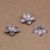 Accesorios de hierro para joyería DIY 22 mm perforado flor de durazno de cinco pétalos soporte cinco hojas soporte para cuentas joyería hecha a mano material para abalorios