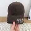 Gorra de béisbol con visera de remaches de nuevo estilo y letra bordada, sombrero versátil casual y moderno para mujer, protección solar de moda