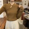 Novo Suéter Feminino Estilo Chinês para o Início da Primavera com Gola Alta Meia e Botões Diagonais, Camisa Básica Tricotada Retrô Chique Estilo Chinês para Mulheres