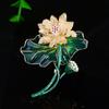 Broche de loto esmaltado vintage pintado a mano con incrustaciones de circonio para mujer, elegante, elegante, para cárdigan, traje, pin de estilo chino, ramillete