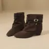 Botas Curtas Estilo Retrô Wasteland Fengmei de Um Pedal Moda Feminina Novas Rad 2026 Outono/Inverno Fivela Versátil Bico Fino