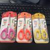 Tesoura para Escritório Estudante Aço Inoxidável Montada em Cartão Artesanal Papelaria 105.125.145.160 Vários Modelos Cabo Colorido