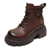 Botas Martin Femininas 2026 Novo Estilo 6 Furos Botas Marrons Botas Femininas que Aumentam a Altura Sola Grossa Botas de Cano Curto Estilo Britânico