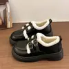 Sapatos de algodão 2026 estilo britânico mocassins de pelúcia botas de neve sapatos pequenos de couro novos para primavera e outono sapatos de pele marrom