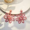 Europa y Estados Unidos pendientes de paja transfronterizos flores de dopamina exageradas hechos a mano joyería de oreja de moda fresca para vacaciones en la playa