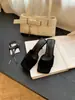 []2026 Nuevo Estilo de Verano Francés Elegante Temperamento Sandalias de Piel de Gamuza con Tacón de Aguja y Punta Abierta para Mujer