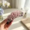 Super Hada INS Estampado Floral de Leopardo Malla Plisada Moda de Gama Alta Chic Coleta Alta Clip de Plátano Accesorio de Diadema