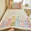 Colchón de Terciopelo de Leche Engrosado para Clase Transfronteriza en Vivo Cubierta de Cama Tatami Doméstica Colchón Plegable Individual para Siesta en Dormitorio