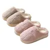 Chinelos de Algodão Femininos para Outono e Inverno 2025, Novos Chinelos de Algodão Quentes Antiderrapantes para Casa para Homens, Sapatos de Pelúcia Fechados na Parte de Trás para Maternidade