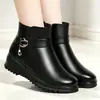 Botines cortos para mujer para madres, botas de algodón afelpado de invierno, botas Martin, botas antideslizantes de suela plana para mujeres de mediana edad y mayores, botas de cuero cálidas